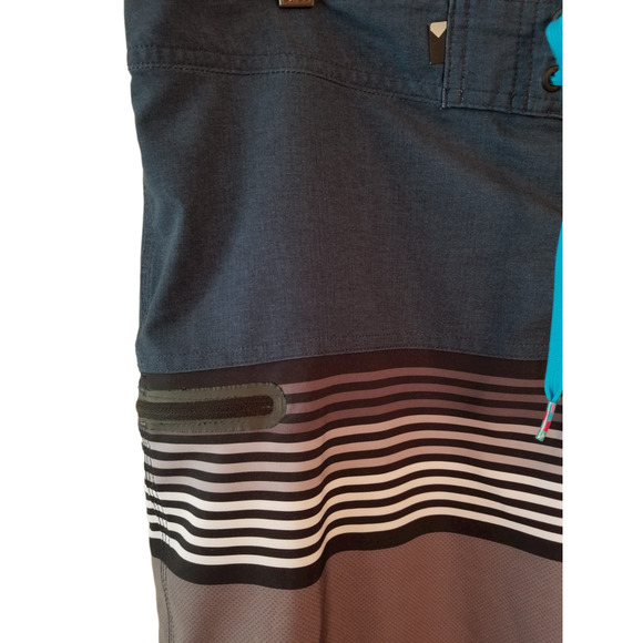 Quiksilver Multicolor Striped Swim Shorts Men's Size 34 Inseam 9 in - Picture 4 of 9